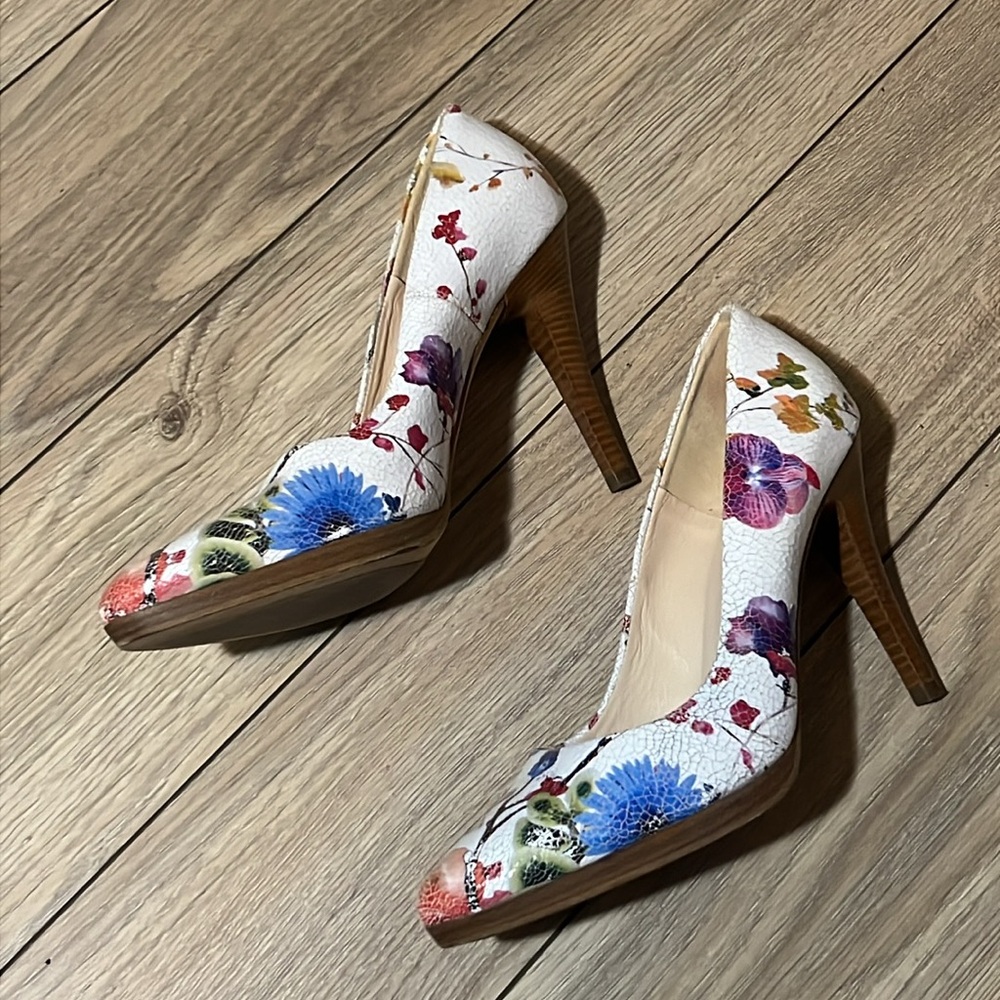 Peter Kaiser Pumps - Picture 2 of 6